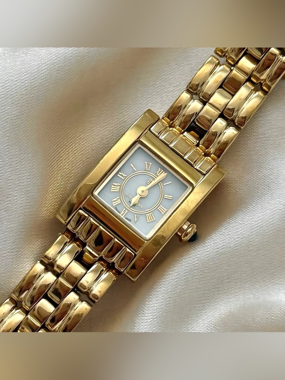 AUTHENTIC RARE VINTAGE GIVENCHY MOTHER-OF-PEARL DAINTY WATCH - Picture 4 of 10